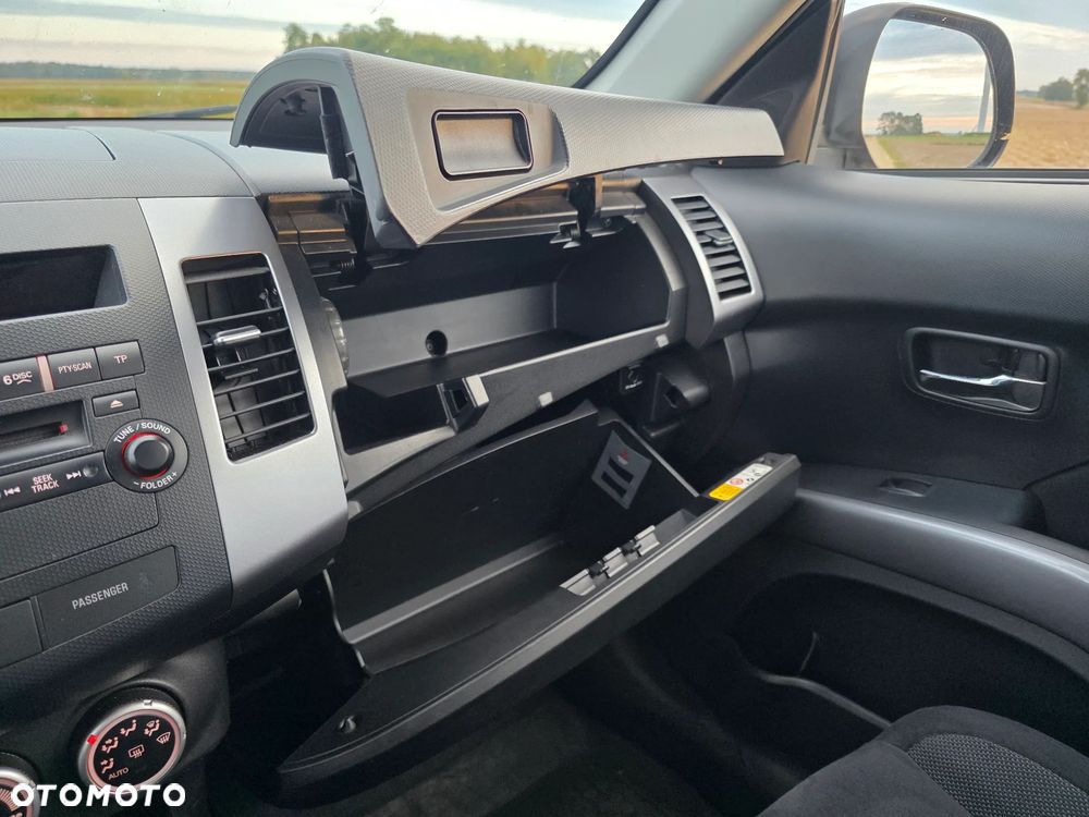 Mitsubishi Outlander - 23