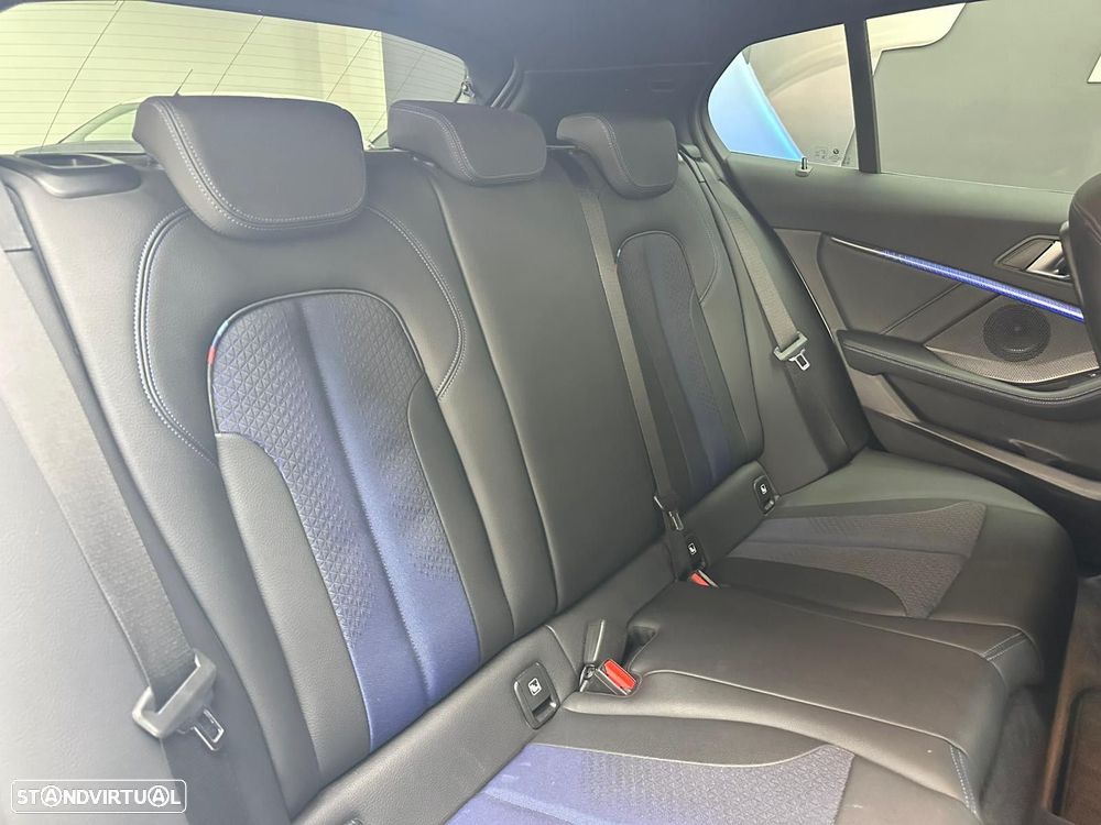 BMW 116 d Pack 50 anos M Auto - 43