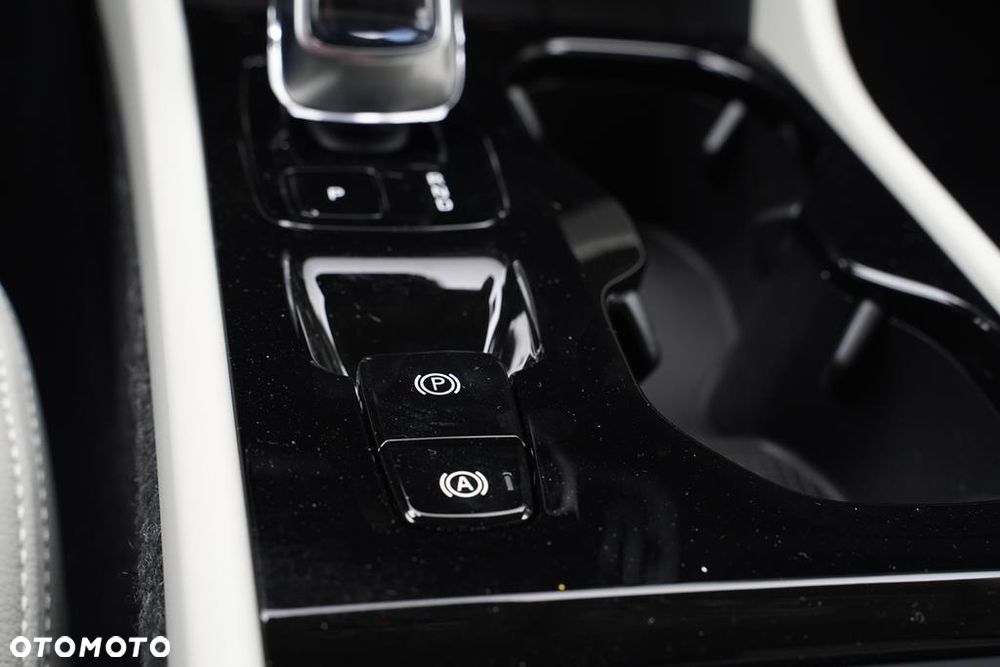 Volvo XC 40 B3 Plus Dark - 22