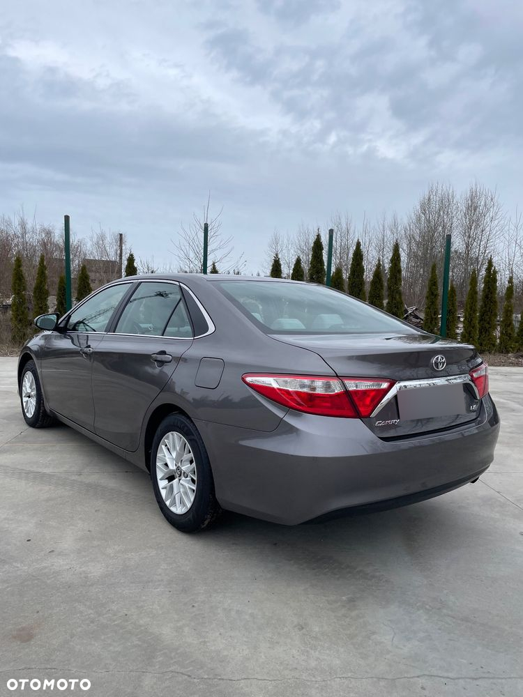Toyota Camry - 4