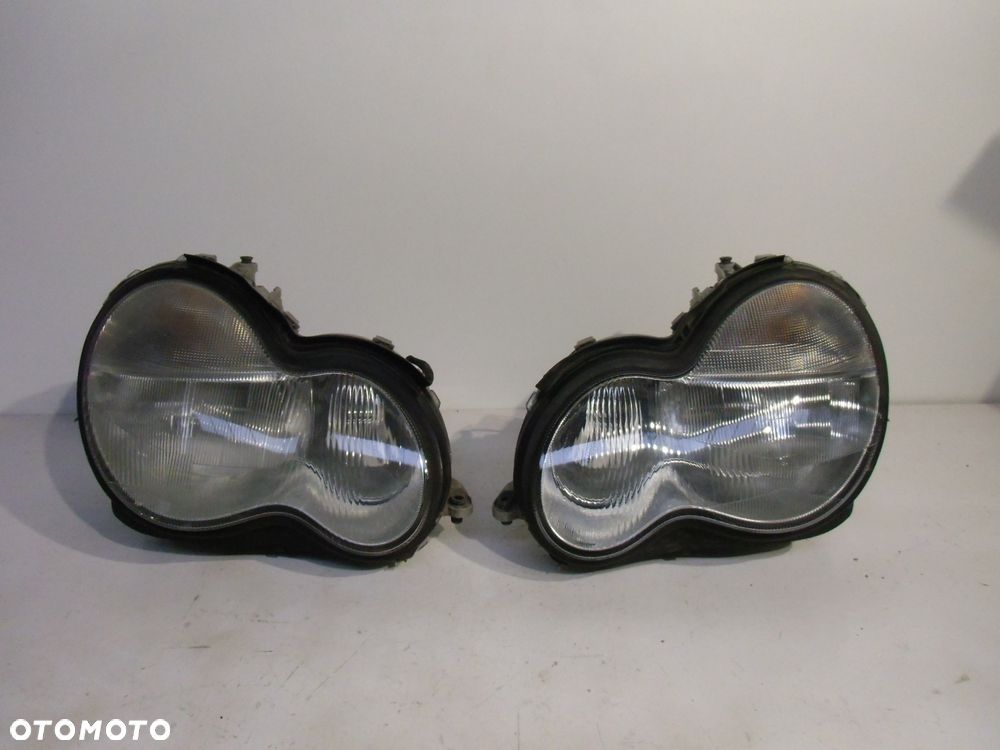 LAMPA LAMPY REFLEKTOR XENON MERCEDES W203 00 - 04'' KOMPLET - 1