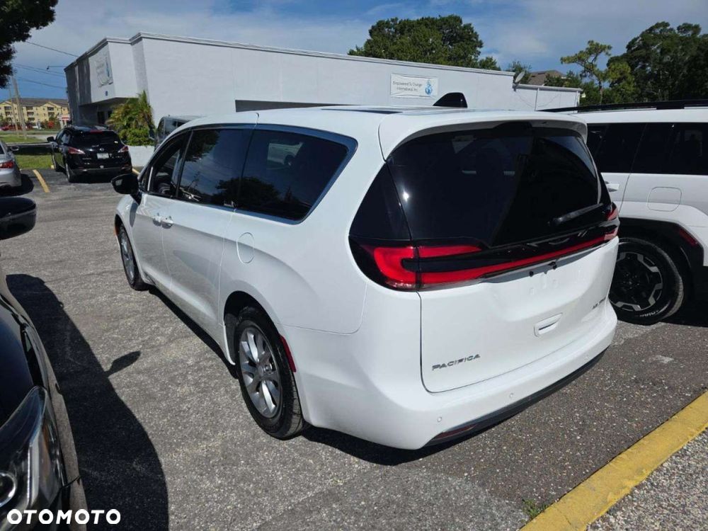 Chrysler Pacifica - 3