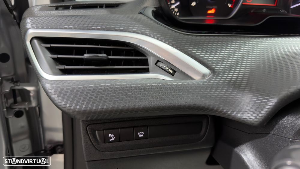 Peugeot 208 1.2 PureTech Allure - 16