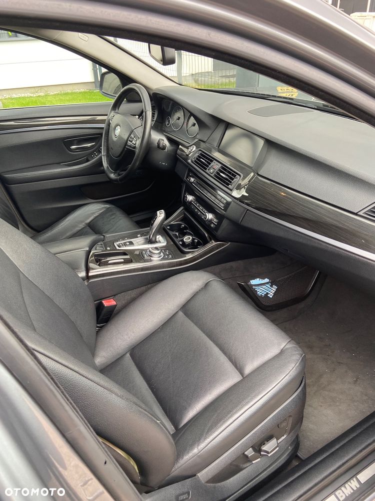 BMW Seria 5 528i xDrive Luxury Line - 4