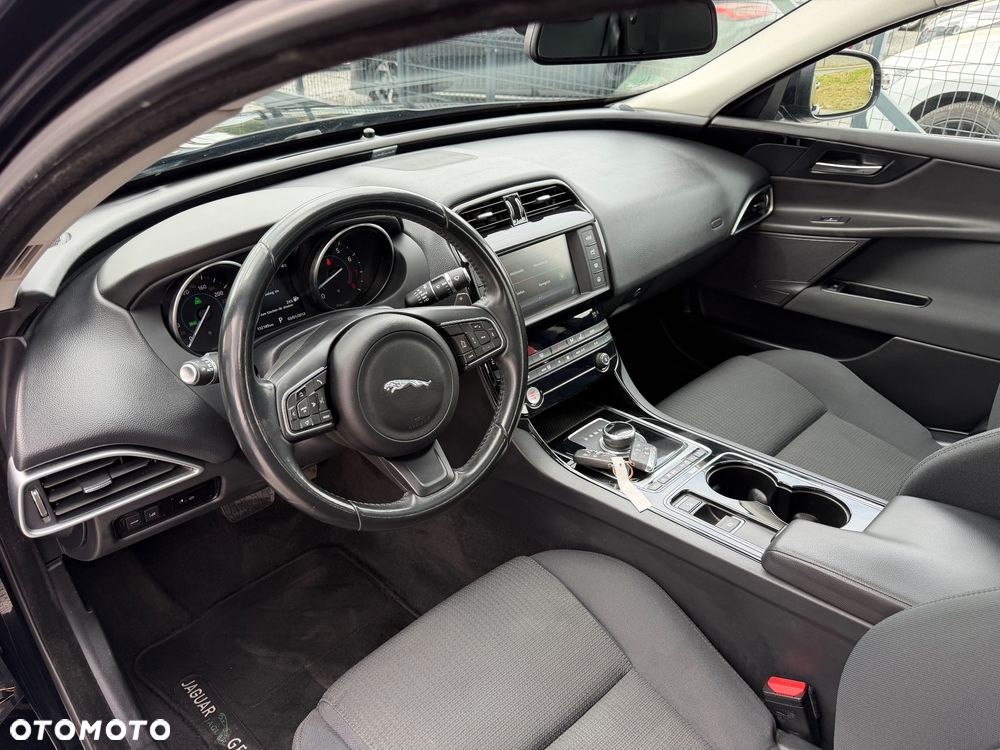 Jaguar XE 20t Prestige - 18