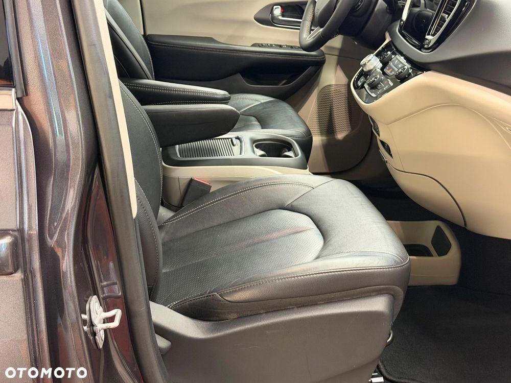 Chrysler Pacifica - 27