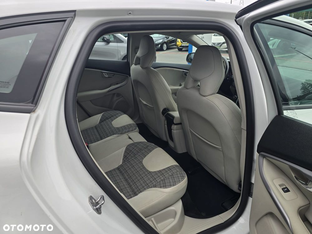 Volvo V40 T3 Drive-E Momentum - 12
