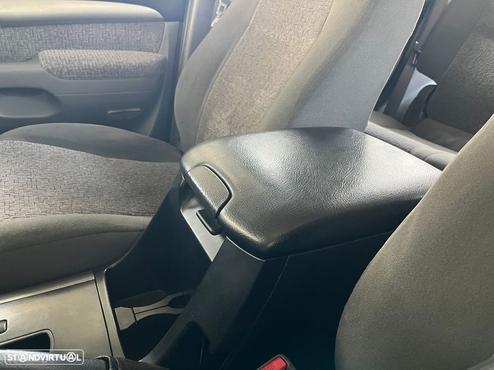 Toyota Land Cruiser 3.0 D-4D - 30