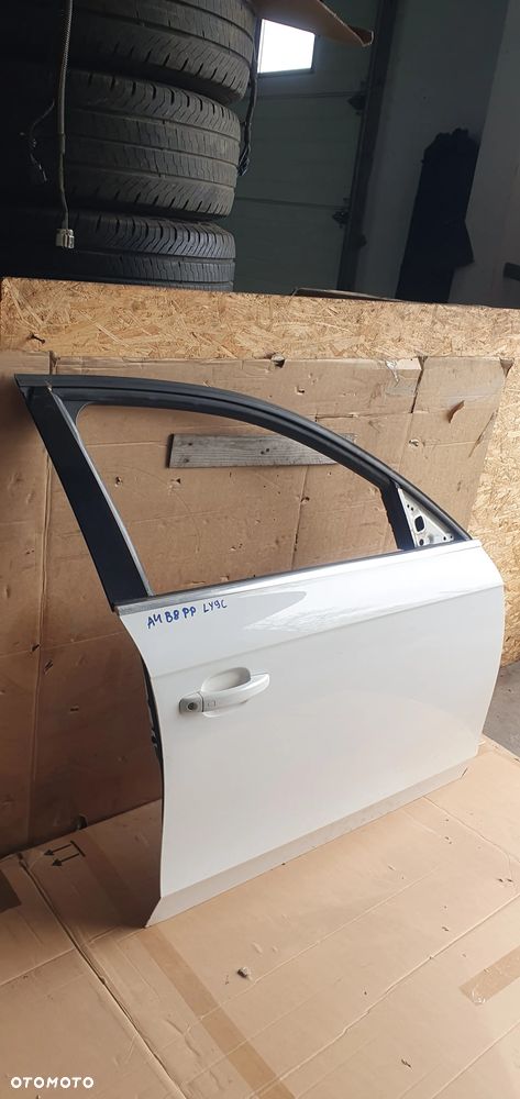 Drzwi prawy przód przednie prawe Audi A4 B8 LY9C - 2