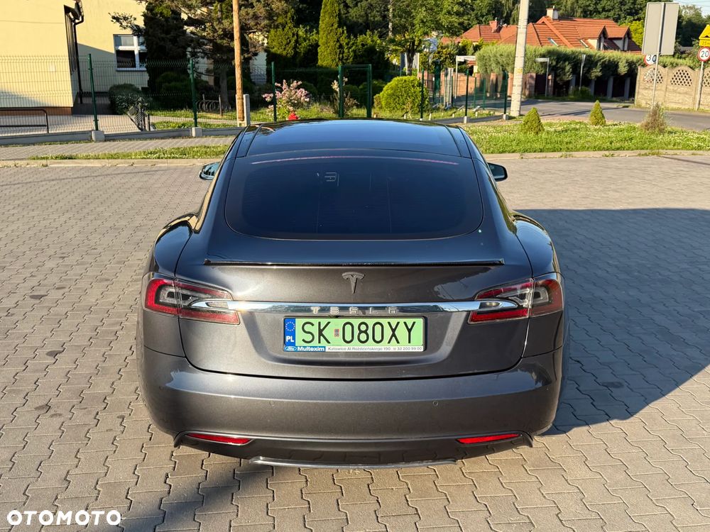 Tesla Model S 85 D - 8