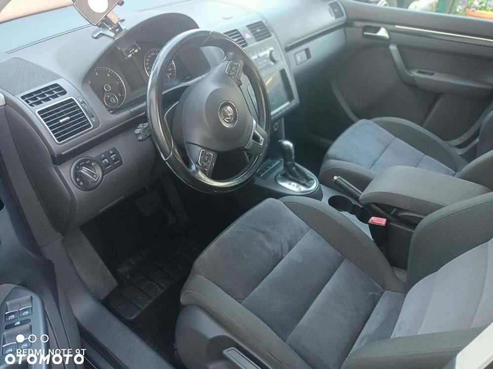 Volkswagen Touran - 10