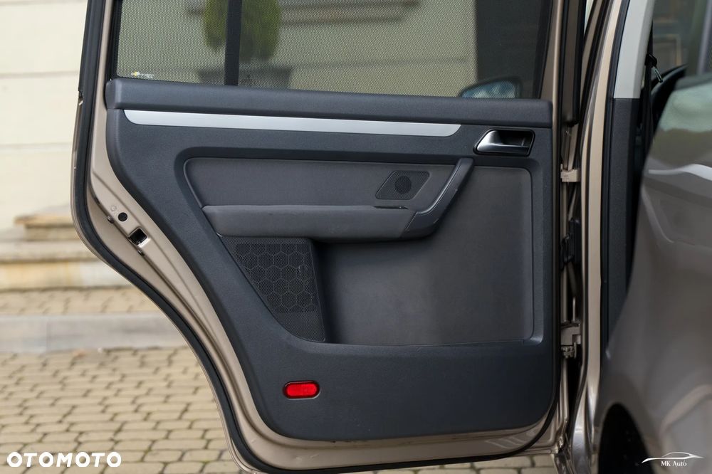 Volkswagen Touran 1.6 TDI DPF BlueMotion Technology Trendline - 20