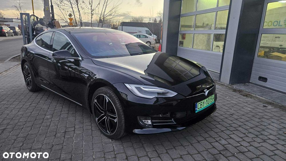 Tesla Model S - 4