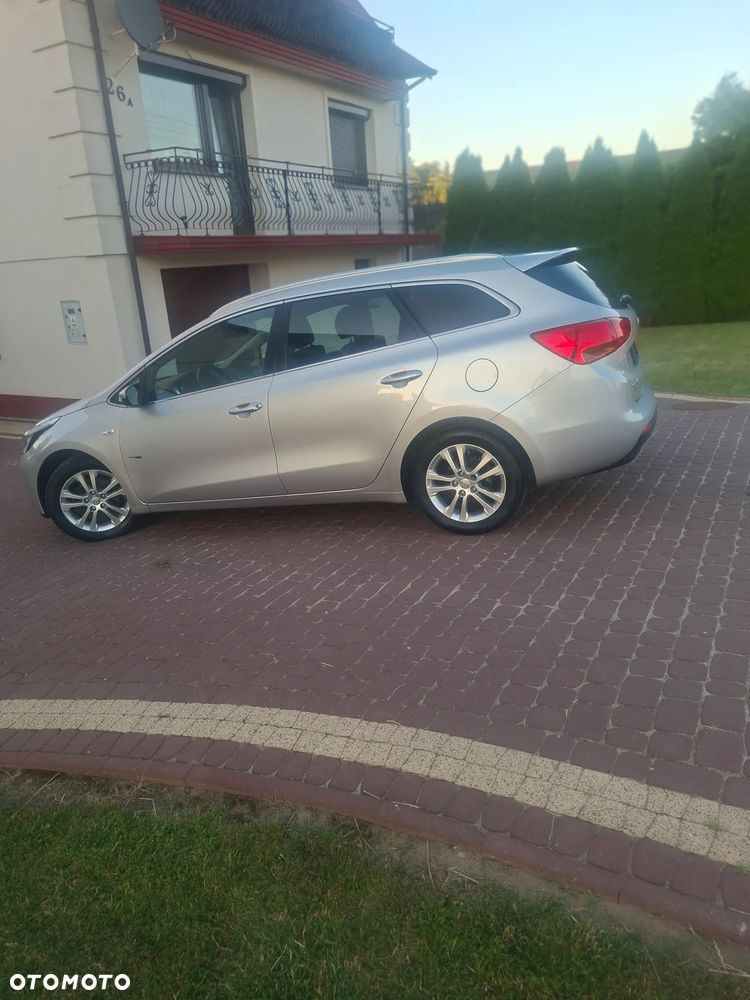 Kia Ceed 1.6 GDI Fifa World Cup Edition - 1