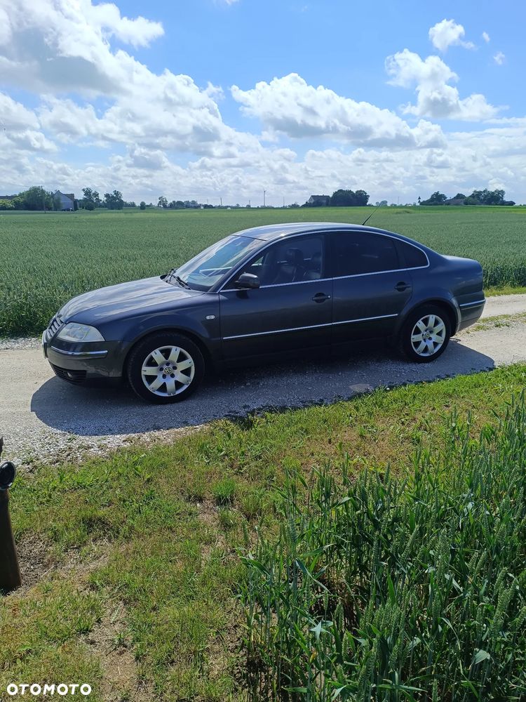 Volkswagen Passat 1.9 TDI Highline - 17