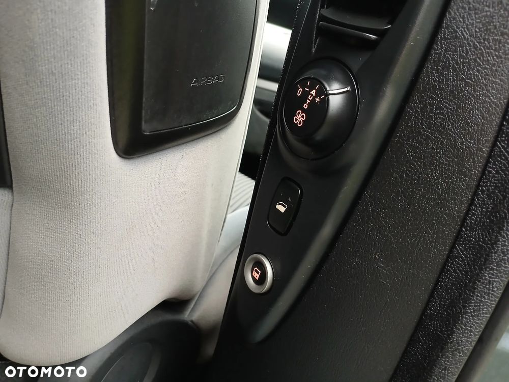 Peugeot 807 2.0 HDi Premium - 27