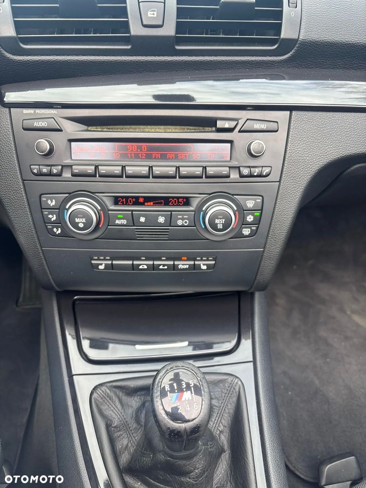 BMW Seria 1 120i - 11