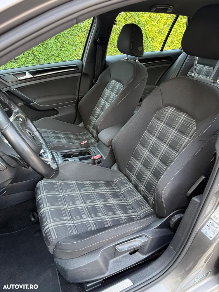 Volkswagen Golf 2.0 TDI DPF BMT DSG GTD - 11