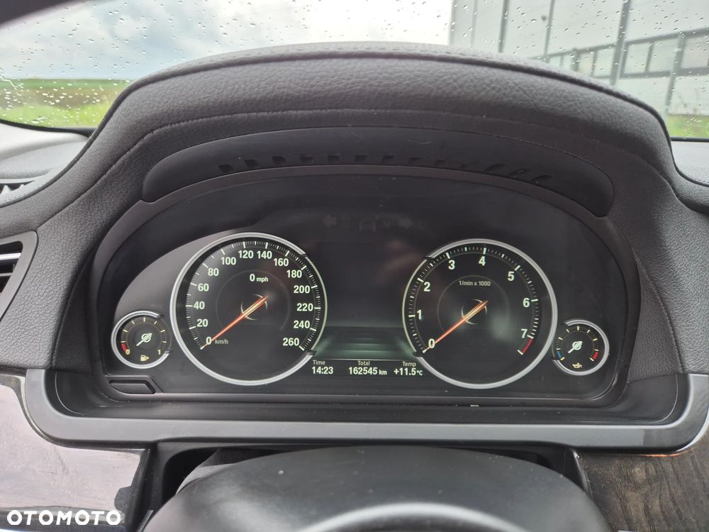 BMW Seria 7 740Li - 25