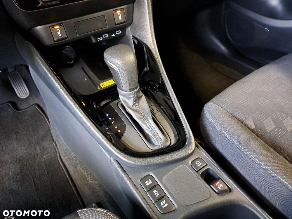 Toyota Yaris Hybrid 1.5 Style - 27