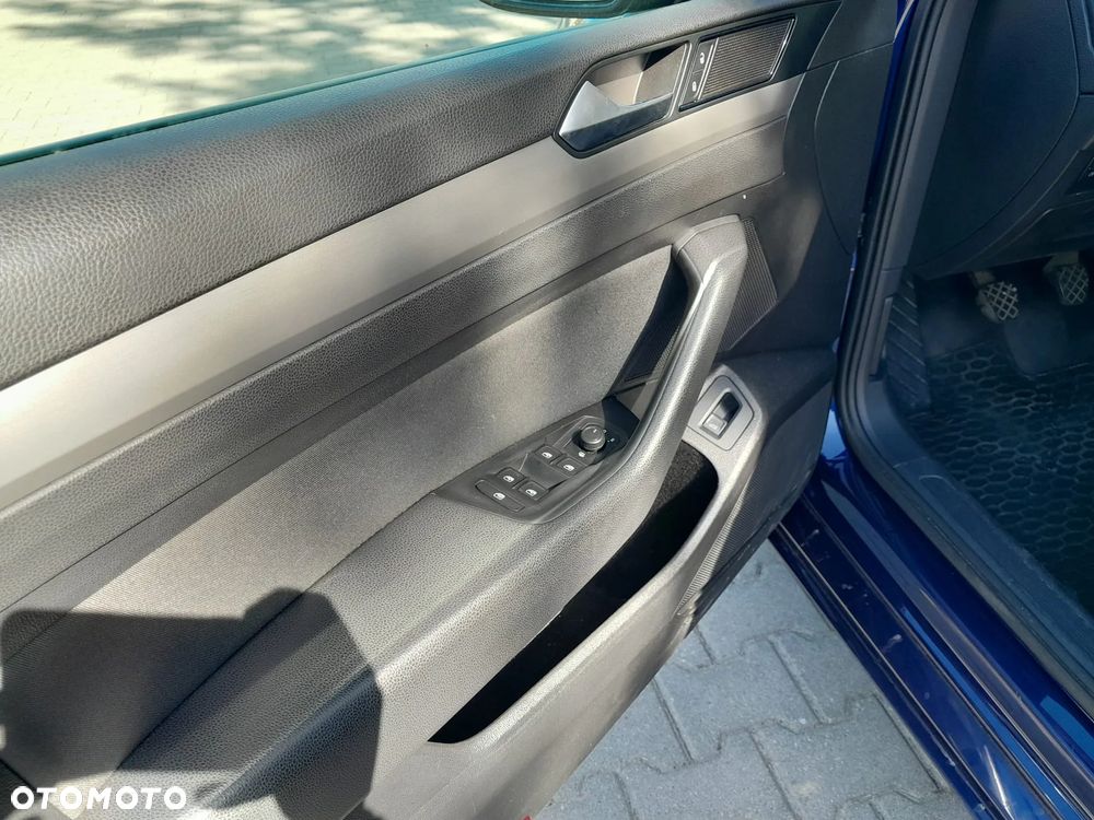 Volkswagen Passat - 25