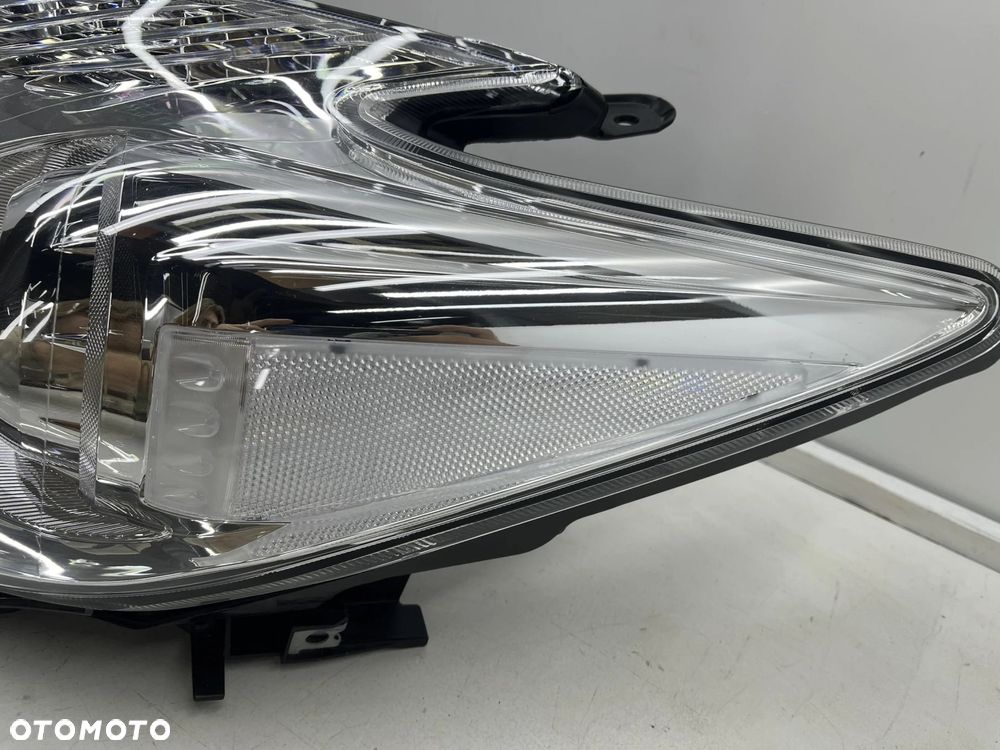 Lampa reflektor Toyota Prius 3 III Lift 12-16r. lewa przednia EU oryginał soczewka lewy przód 81170- - 4