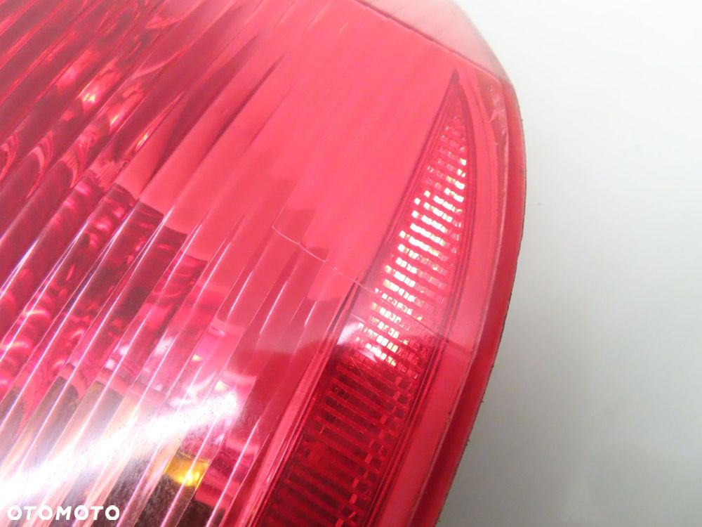 LAMPA PRAWA TYLNA PEUGEOT 307 HB - 5