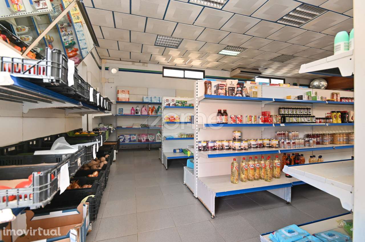 Moradia T4 e Espaço Comercial no R/C em São Domingos de Rana - Casc... - Grande imagem: 4/25