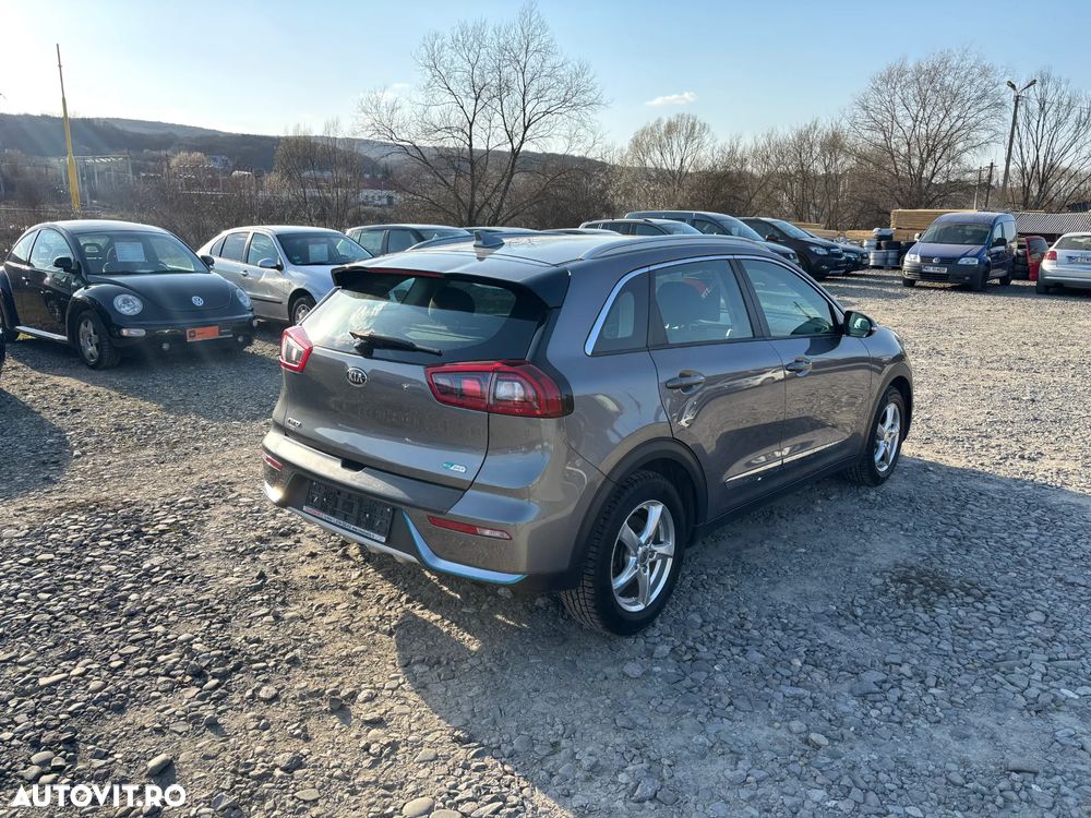 Kia Niro 1.6 GDI PHEV 2WD Aut. Vision - 4