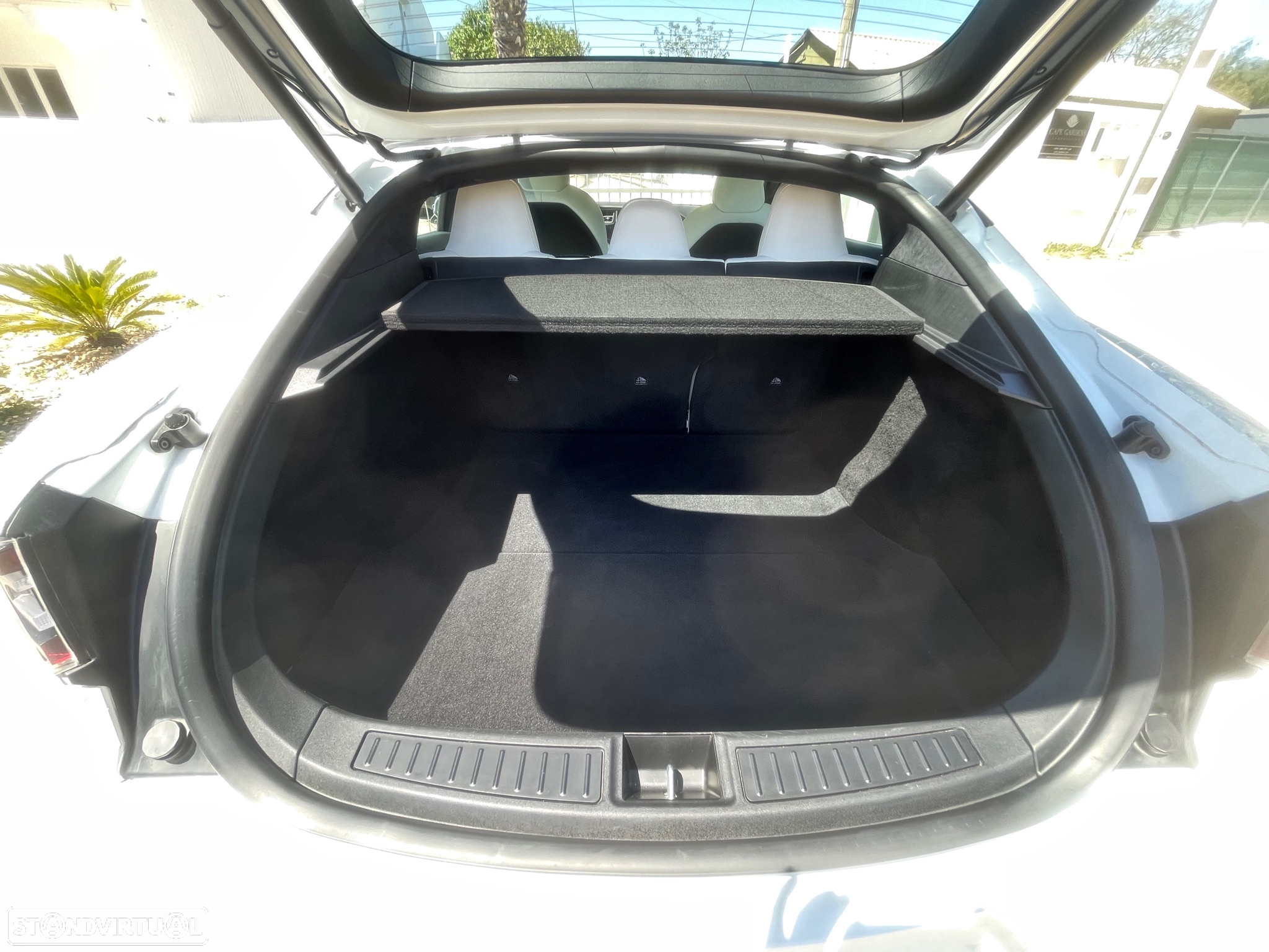 Tesla Model S Long Range - 32