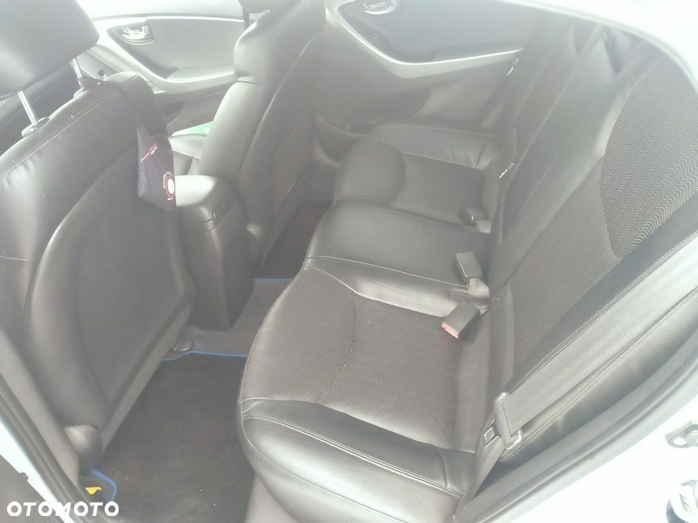 Hyundai Elantra - 14