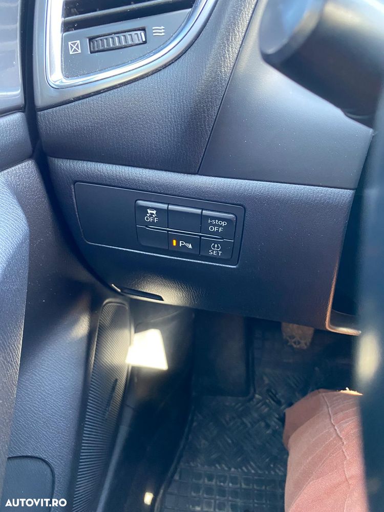 Mazda 3 G165 Revolution Top - 14