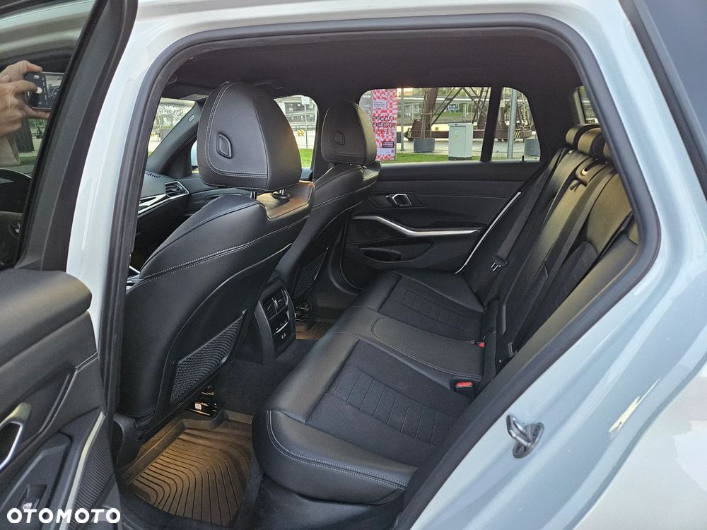 BMW Seria 3 320d Sport Line Shadow - 26