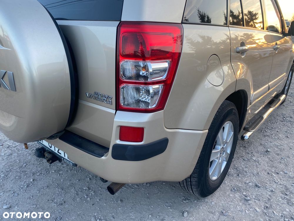 Suzuki Grand Vitara 2.0 De luxe - 12