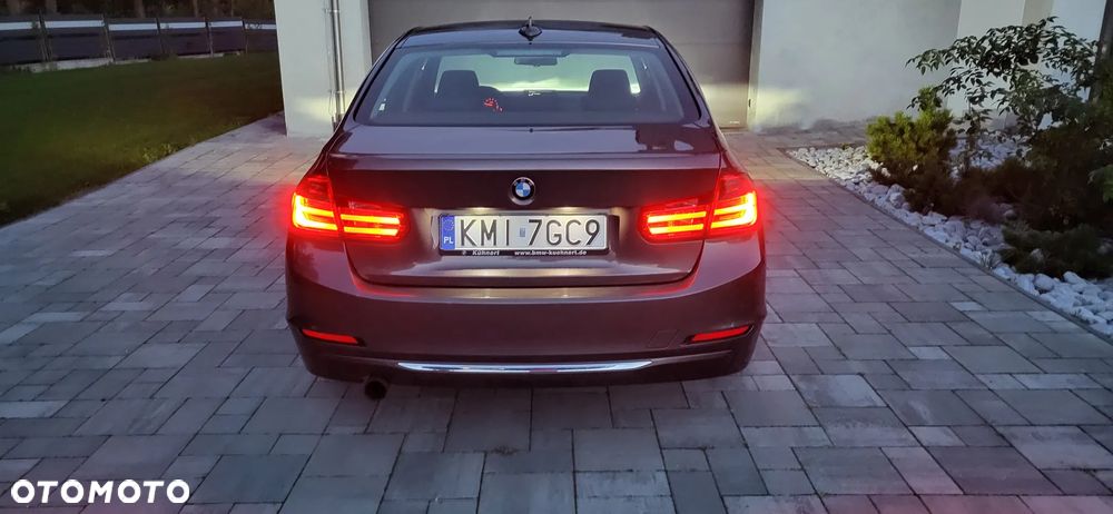 BMW Seria 3 320i Luxury Line - 9
