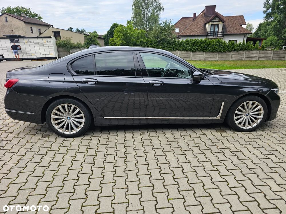 BMW Seria 7 740d xDrive mHEV - 6