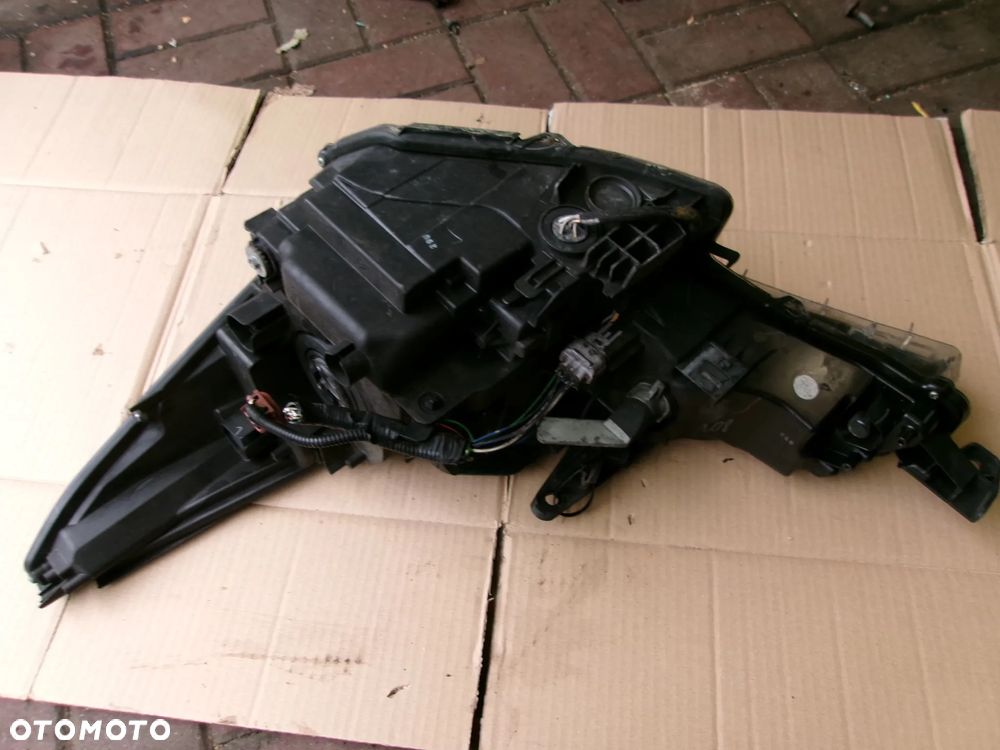 LAMPA PRZÓD PRAWA  LED TOYOTA AVENSIS T27 t29 14-20 - 2