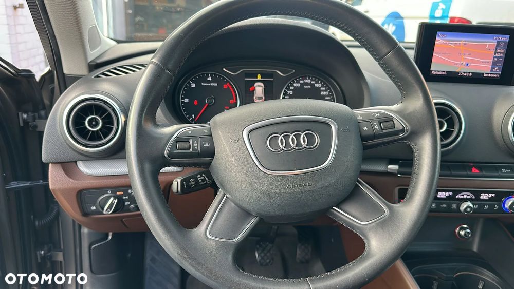 Audi A3 Sportback 1.6 TDI S line Sportpaket - 11