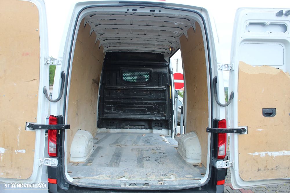 VW CRAFTER 2.0 TDi T.Médio - 8