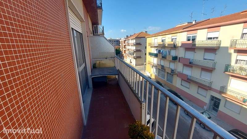 Apartamento T3 Duplex no centro do Cartaxo - Grande imagem: 2/17