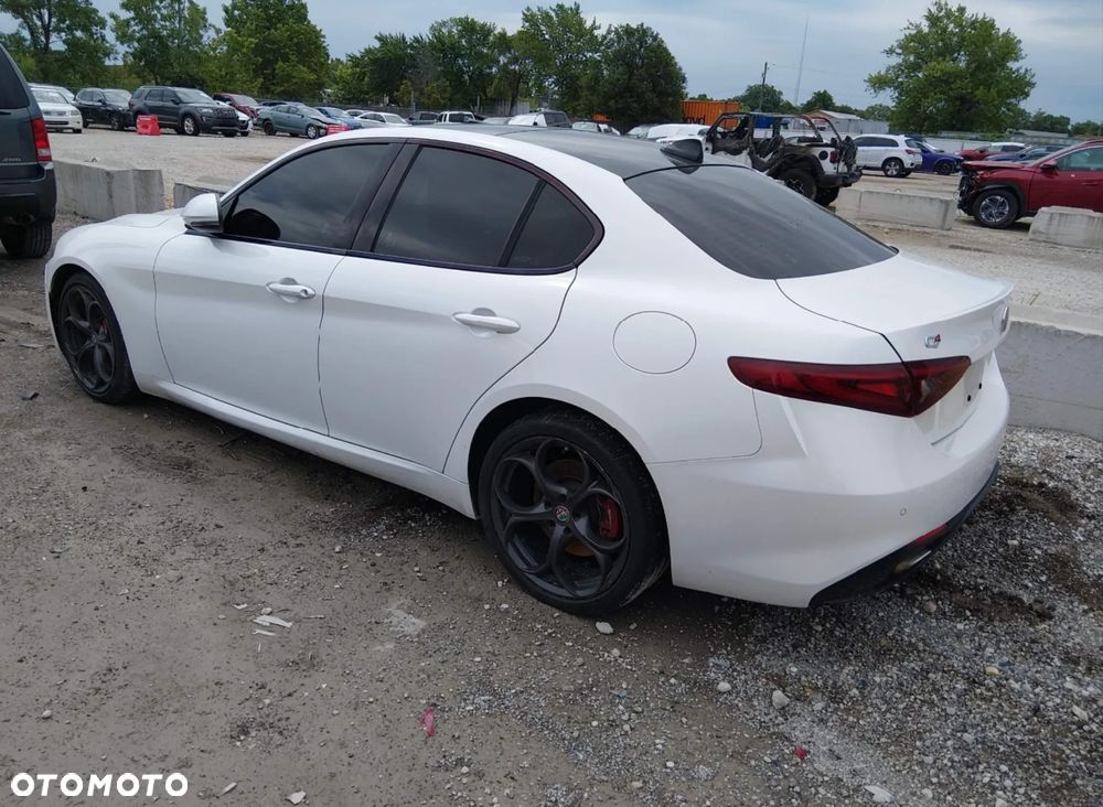 Alfa Romeo Giulia 2.0 Turbo 16V AT8-Q4 Ti - 5