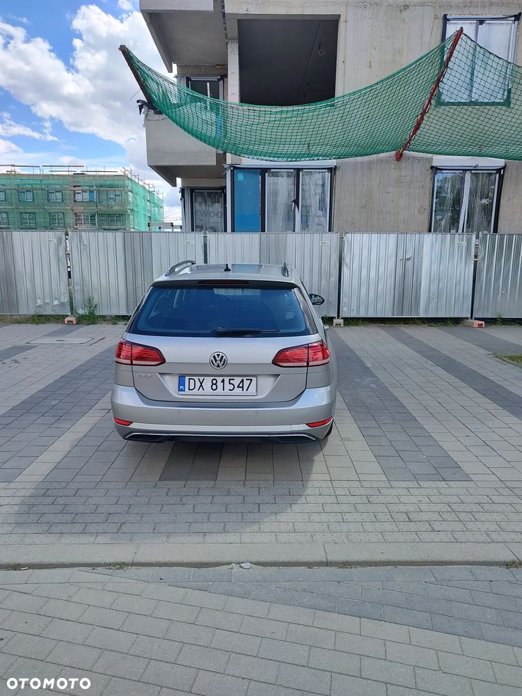 Volkswagen Golf - 6