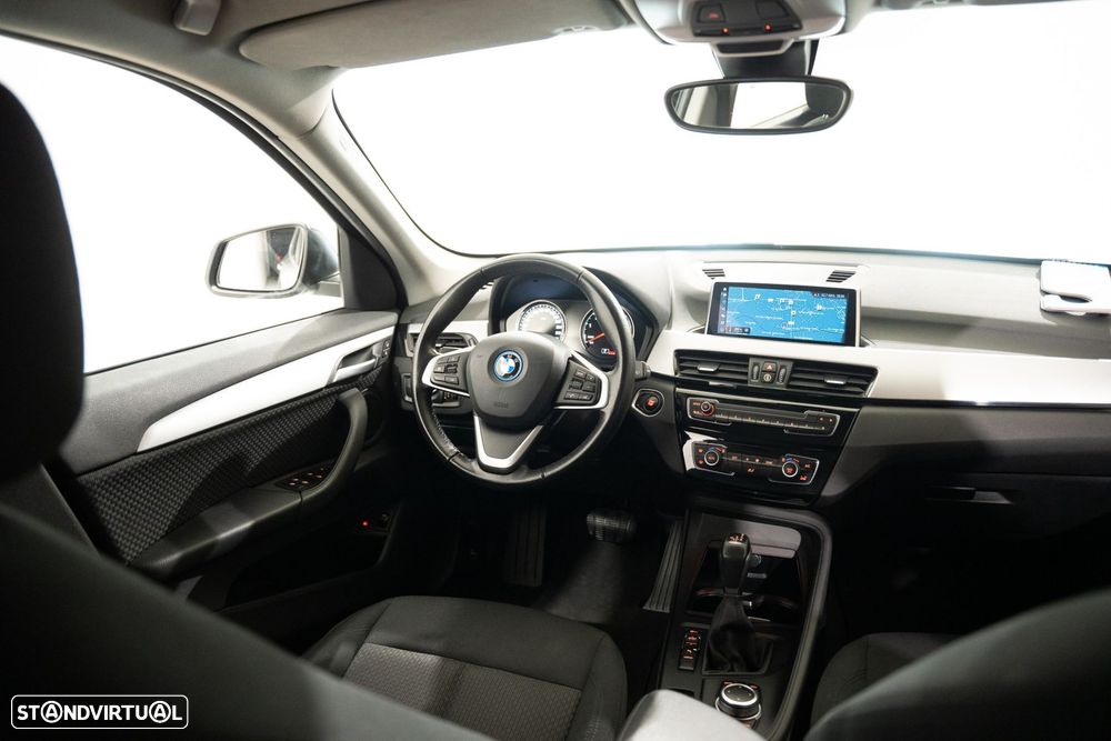 BMW X1 25 e xDrive Corporate Edition - 4