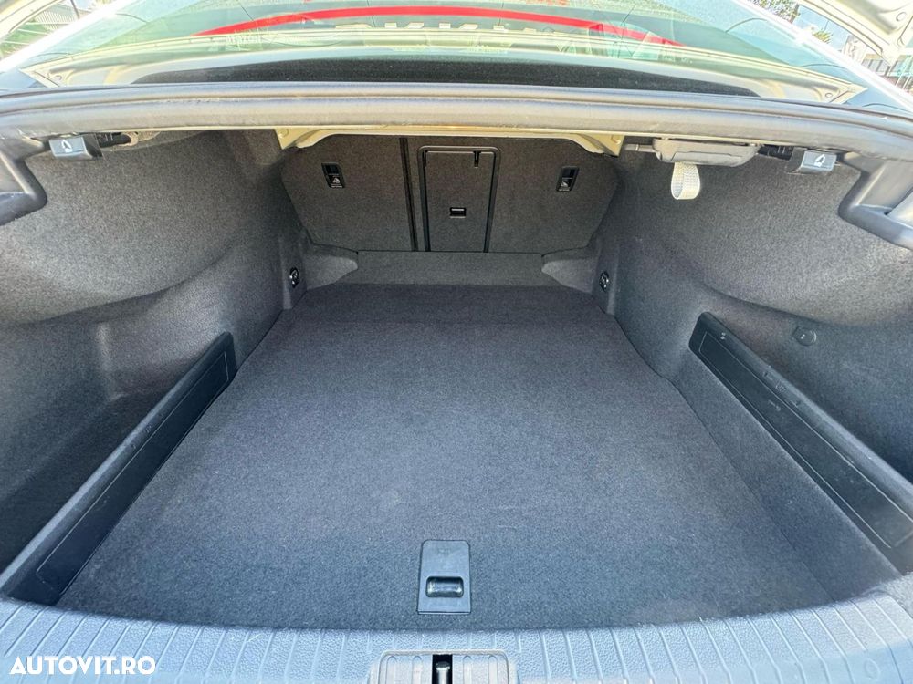 Volkswagen Passat 2.0 TDI DSG Highline - 36