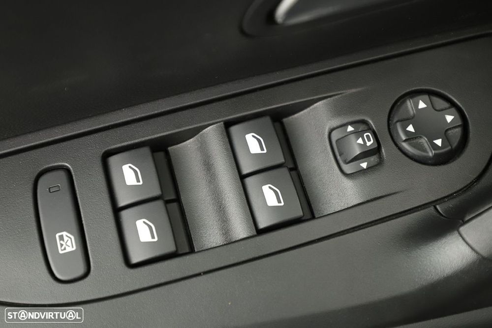 Peugeot 2008 1.2 PureTech Allure EAT8 - 21