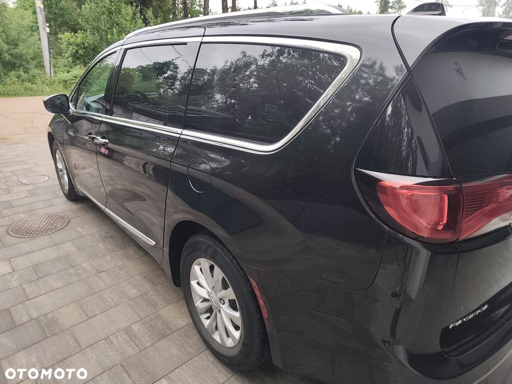 Chrysler Pacifica - 5