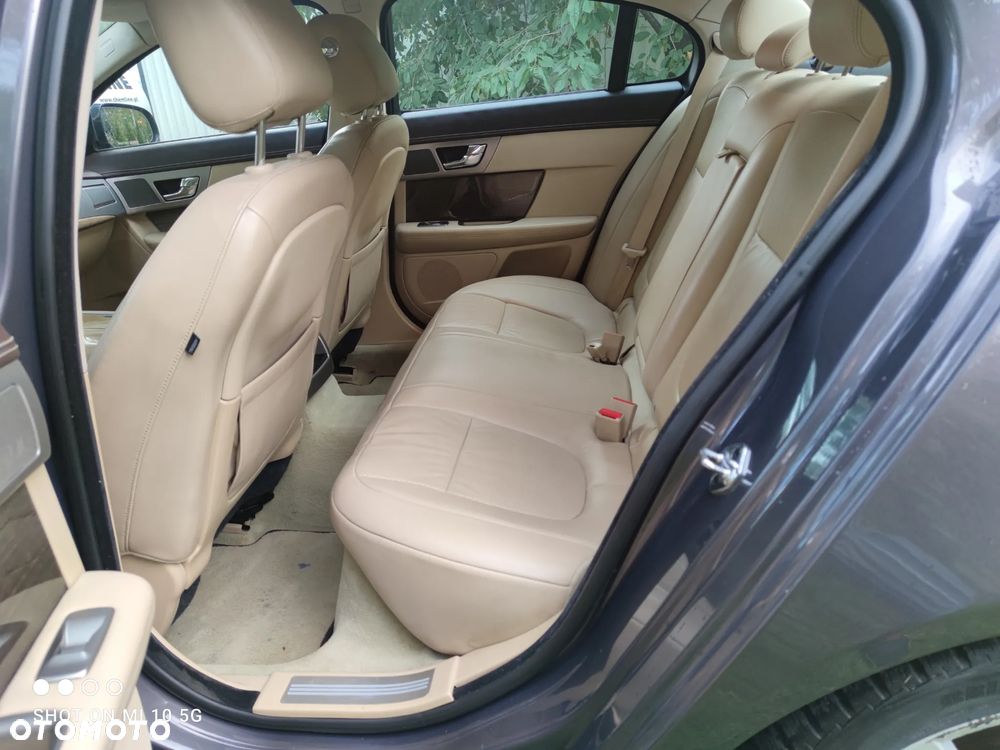 Jaguar XF 3.0 V6 D Luxury - 13