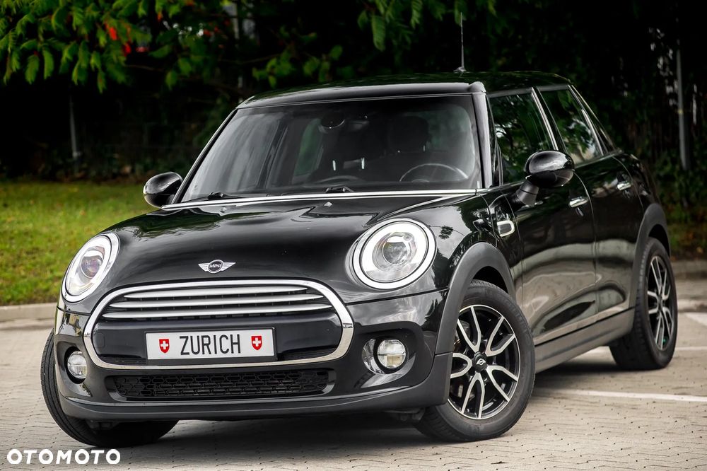 MINI Cooper Essential Trim - 2