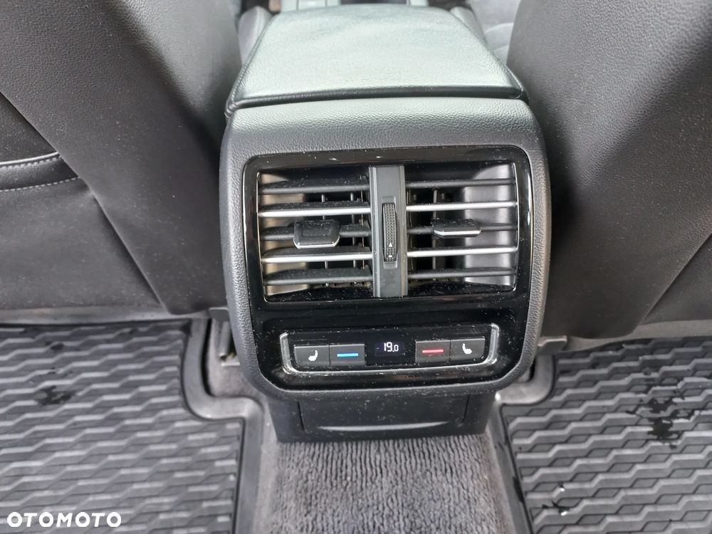 Volkswagen Passat - 20