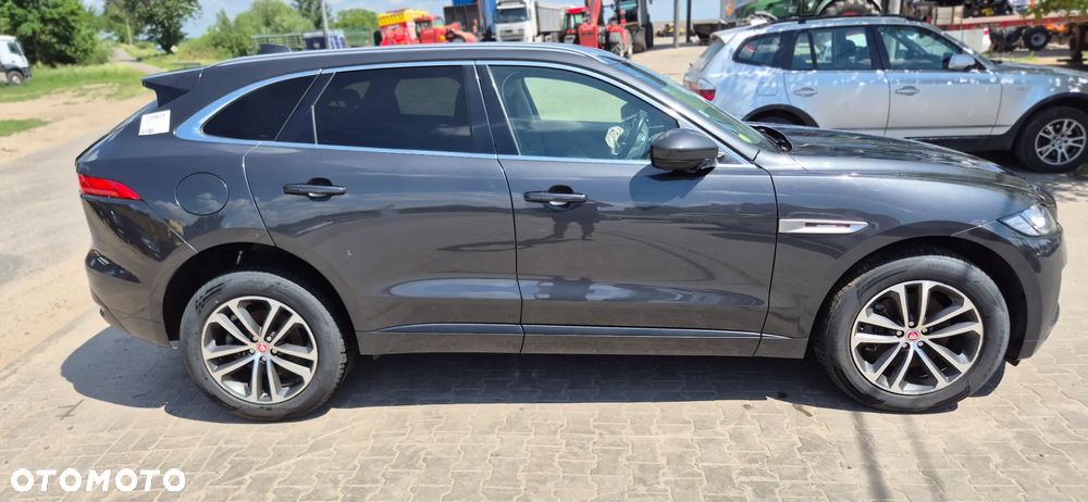 Jaguar F-Pace - 4